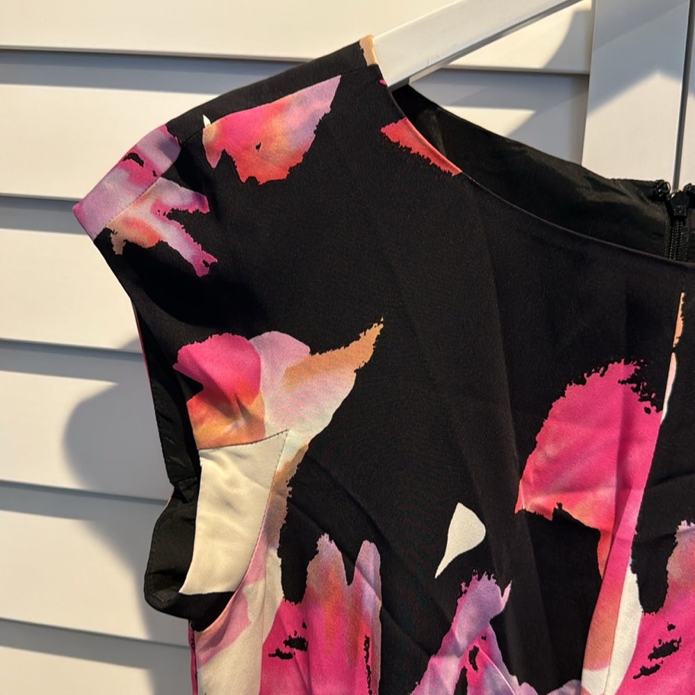 Ann Taylor Pre loved Printed colorful 100% Silk pleated front accent. - Picture 4 of 8